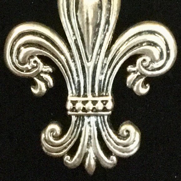 Vintage Retro Fleur de Lis Pendant and Necklace - Picture 5 of 12